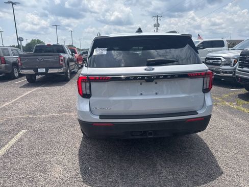 Used 2025 Ford Explorer Active RWD image 6