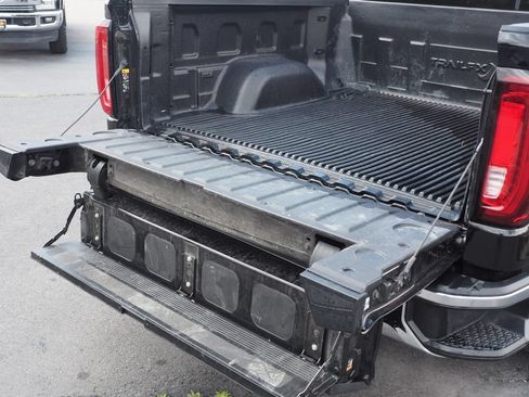 Used 2025 GMC Sierra 1500 SLT AWD/4WD image 11