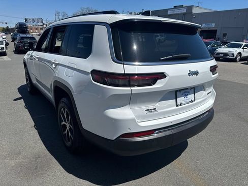 Used 2023 Jeep Grand Cherokee L Limited AWD/4WD image 6
