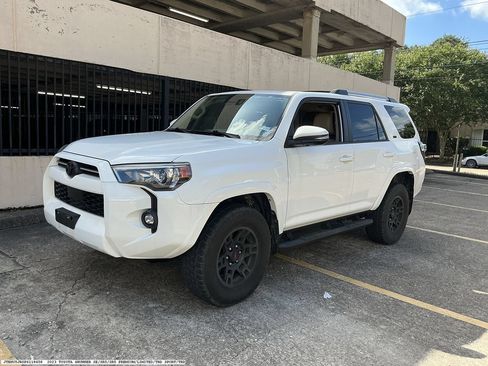 Used 2023 Toyota 4Runner SR5 Premium w/ Moonroof Package AWD/4WD image 5