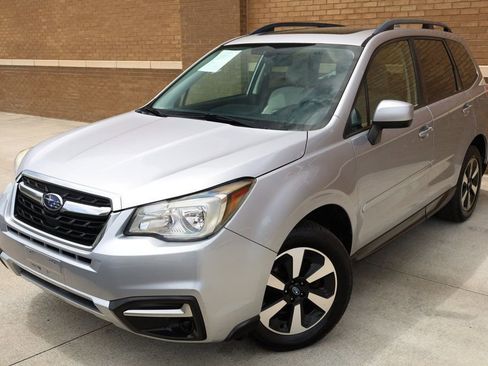 Used 2017 Subaru Forester 2.5i Premium w/ All-Weather Package image 5