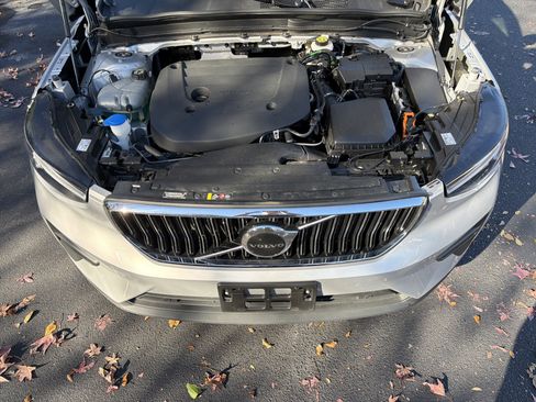 Certified 2025 Volvo XC40 B5 Core image 36