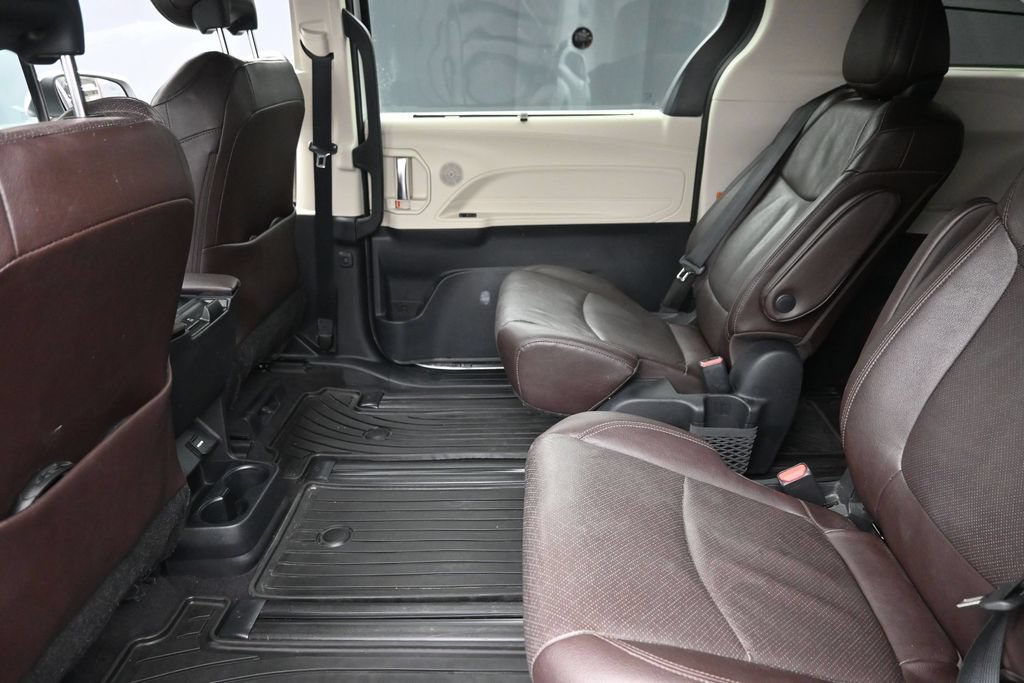 Used 2022 Toyota Sienna Platinum AWD/4WD image 12