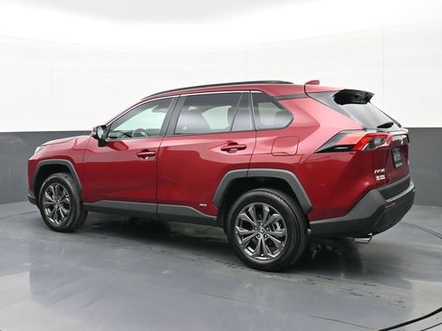 Used 2023 Toyota RAV4 XLE Premium image 5