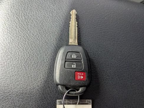 Used 2021 Toyota 4Runner SR5 AWD/4WD image 31