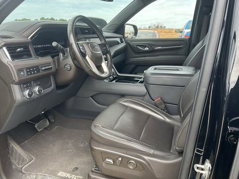 Used 2023 GMC Yukon XL Denali image 4