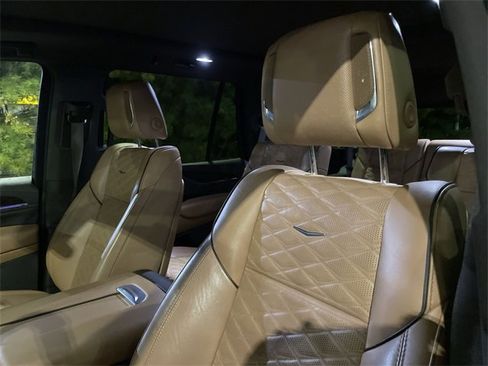Used 2022 Cadillac Escalade Premium Luxury w/ Performance Package image 20
