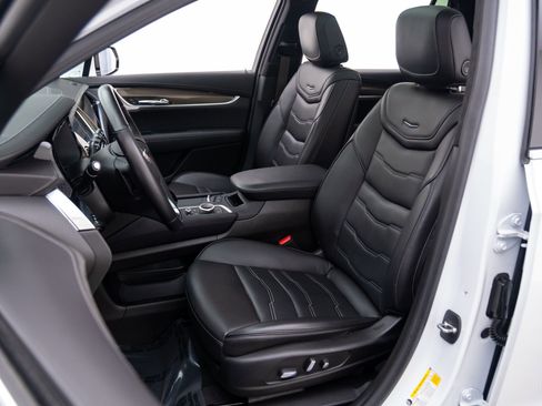 Certified 2024 Cadillac XT6 Premium Luxury w/ Platinum Package image 12