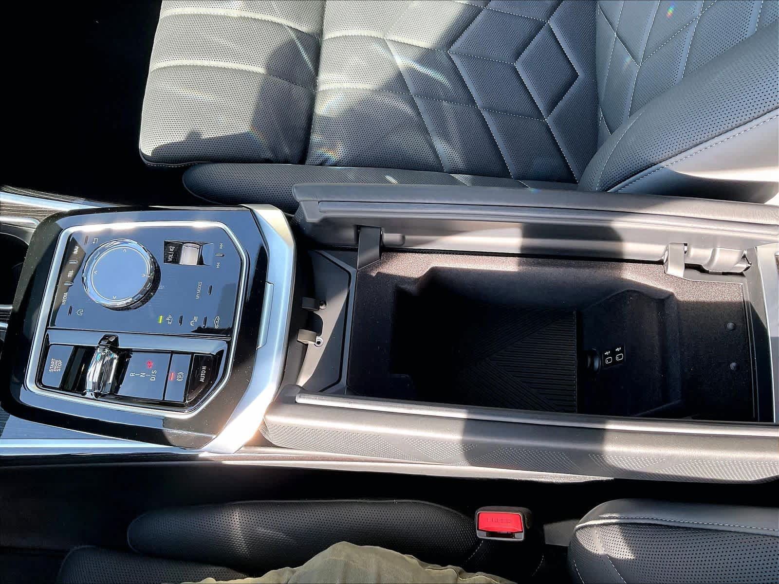 Used 2025 BMW 750e xDrive AWD/4WD image 37