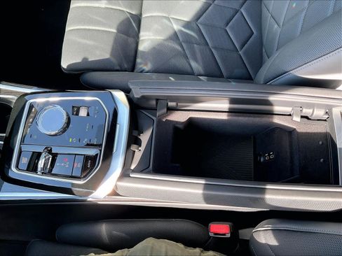 Used 2025 BMW 750e xDrive AWD/4WD image 37