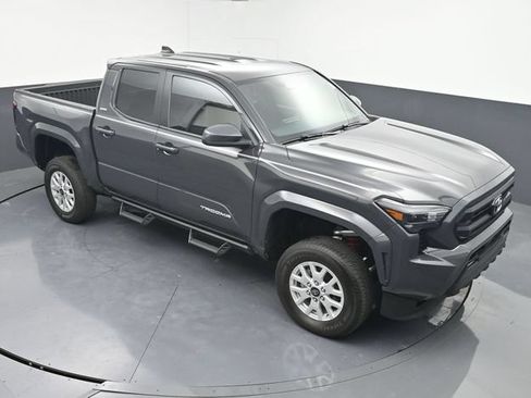 Used 2025 Toyota Tacoma SR5 AWD/4WD image 37