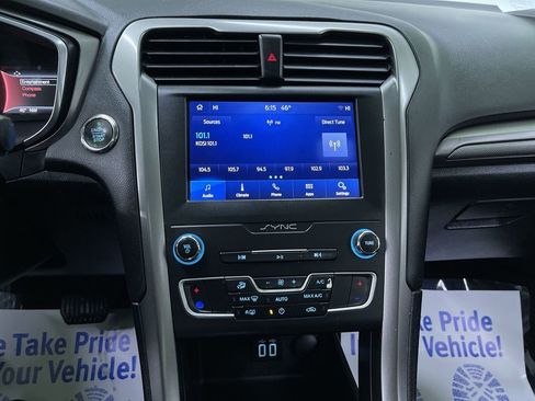 Used 2020 Ford Fusion SE image 21