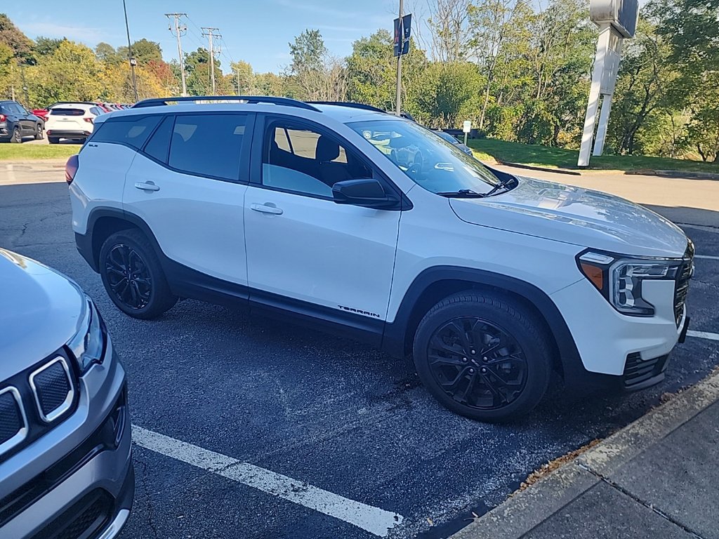 Used 2022 GMC Terrain SLE w/ Driver Convenience Package AWD/4WD image 5