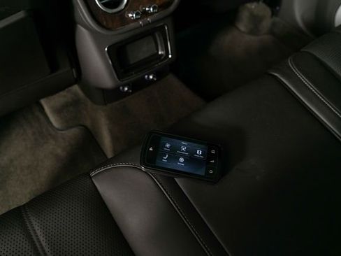 Used 2018 Bentley Bentayga AWD/4WD image 17