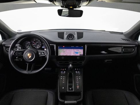 Certified 2025 Porsche Macan AWD/4WD image 13