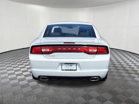 Used 2014 Dodge Charger SE RWD image 5