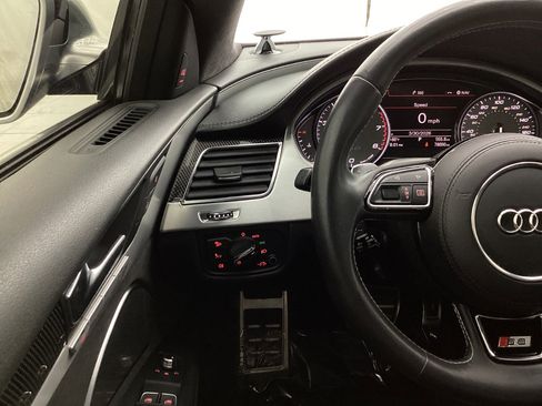 Used 2013 Audi S8 image 31