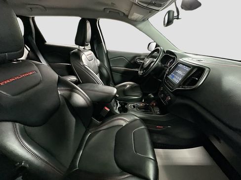 Used 2019 Jeep Cherokee Trailhawk w/ Cold Weather Group image 27