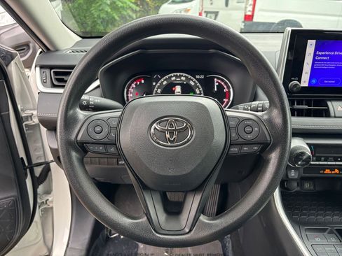 Used 2025 Toyota RAV4 XLE image 28