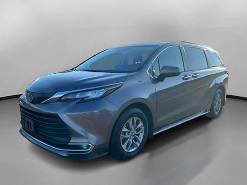 Used 2022 Toyota Sienna XLE w/ XLE Plus Package FWD image 5