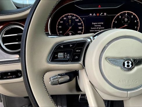 Used 2022 Bentley Flying Spur V8 image 11