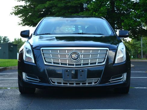 Used 2014 Cadillac XTS Platinum FWD image 2
