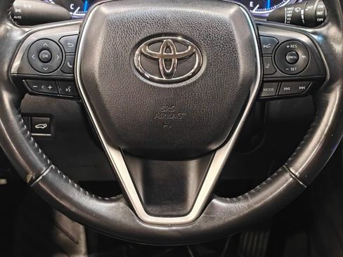 Used 2022 Toyota Venza LE image 5