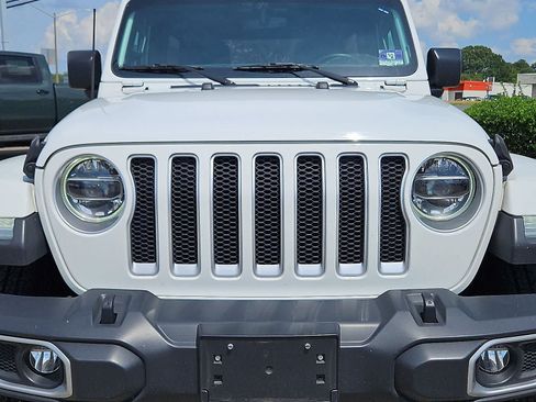 Used 2018 Jeep Wrangler Unlimited Sahara AWD/4WD image 35