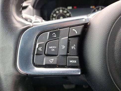 Used 2020 Jaguar F-PACE R-Sport image 23