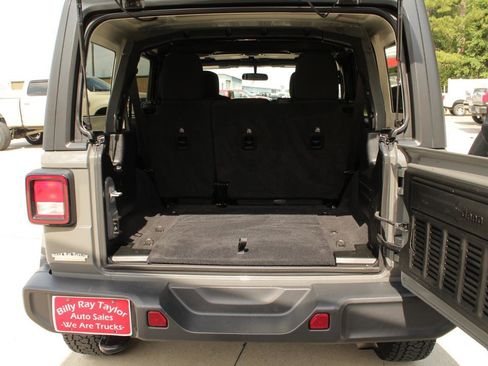 Used 2021 Jeep Wrangler Unlimited Sahara image 29