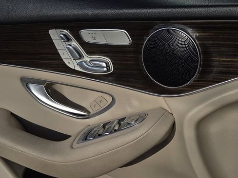 Used 2020 Mercedes-Benz GLC 300 image 19