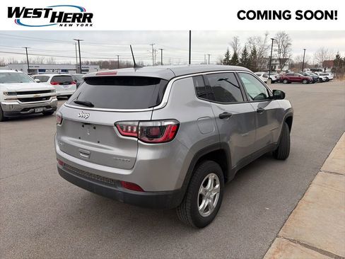 Used 2022 Jeep Compass Sport image 2