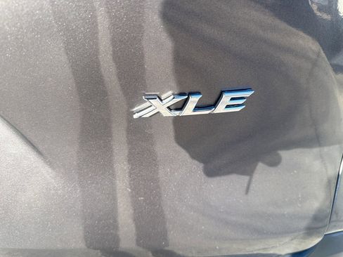 Used 2021 Toyota Sienna XLE image 4