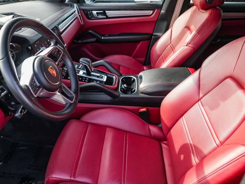 Used 2023 Porsche Cayenne Platinum Edition image 17