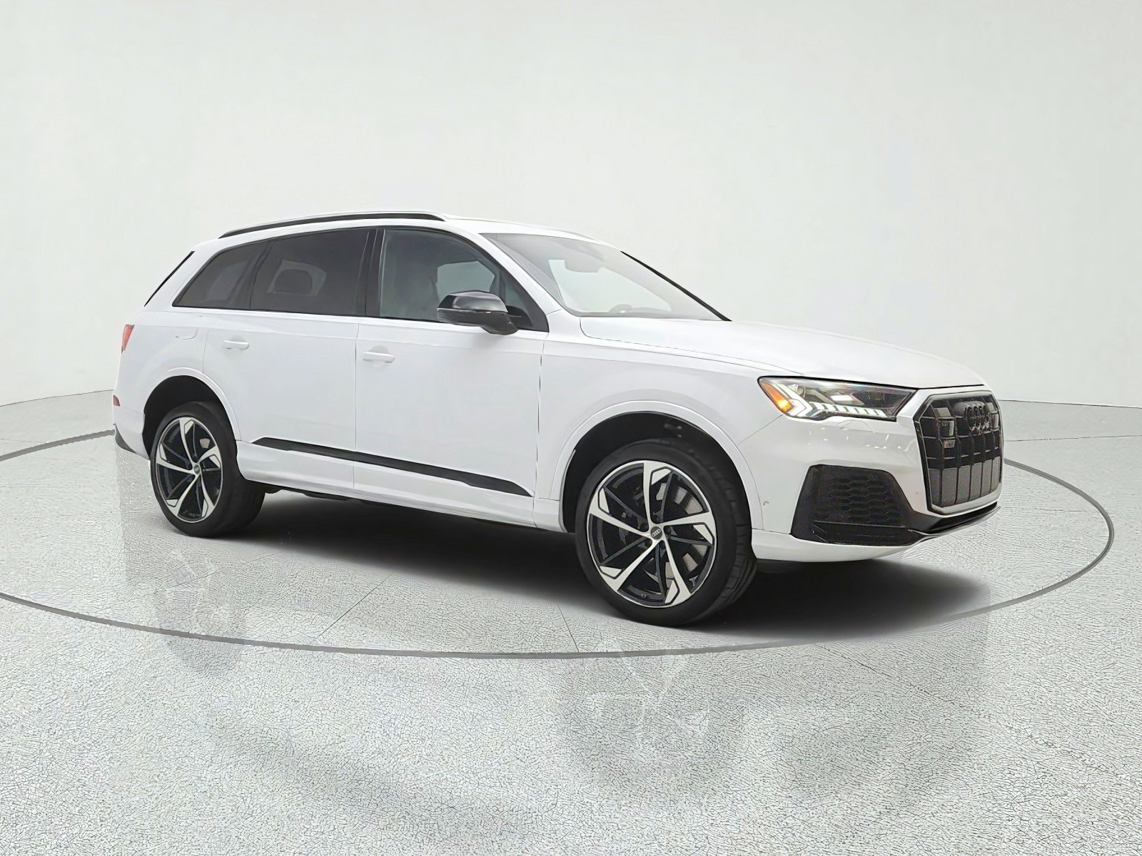 Used 2023 Audi SQ7 Premium Plus w/ Executive Package AWD/4WD image 3