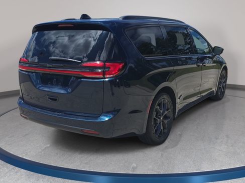 Used 2023 Chrysler Pacifica Touring-L w/ S Appearance Package FWD image 6
