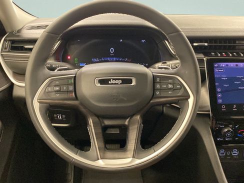 Used 2023 Jeep Grand Cherokee Limited AWD/4WD image 24