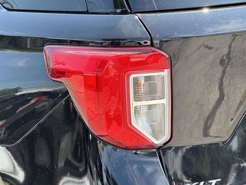 Used 2022 Ford Explorer XLT w/ Equipment Group 202A AWD/4WD image 29