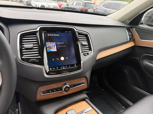 Used 2023 Volvo XC90 B6 Plus AWD/4WD image 28