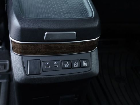 Used 2025 Toyota Sienna Platinum image 15