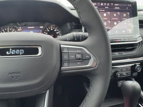 Used 2025 Jeep Compass Latitude w/ Convenience Group image 25