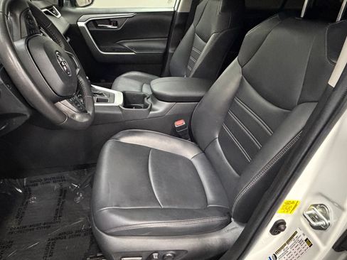 Used 2022 Toyota RAV4 XLE Premium AWD/4WD image 23