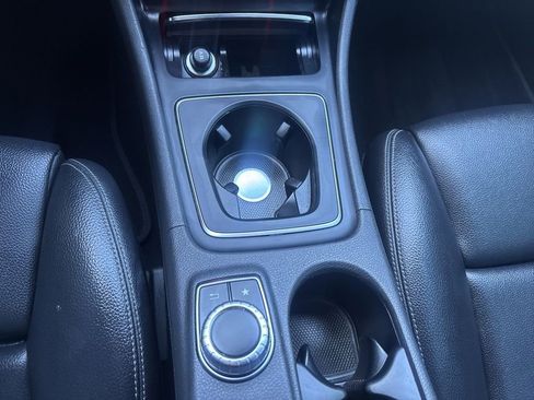 Used 2018 Mercedes-Benz GLA 250 4MATIC image 20