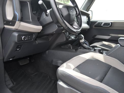 Used 2022 Ford Bronco Wildtrak image 14