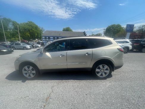 Used 2016 Chevrolet Traverse LT w/ Style and Technology Package FWD image 9