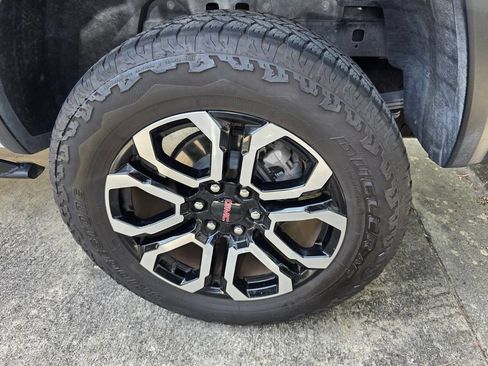 Used 2025 GMC Canyon AT4 w/ Nightfall Edition AWD/4WD image 16