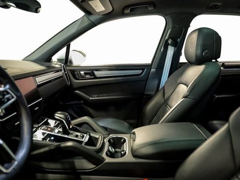 Used 2022 Porsche Cayenne S Platinum image 58