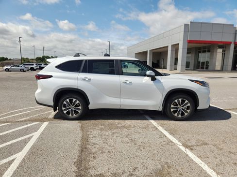 New 2026 Toyota Highlander XLE AWD/4WD image 7