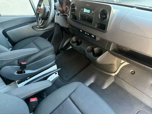 Used 2024 Mercedes-Benz Sprinter 2500 image 18