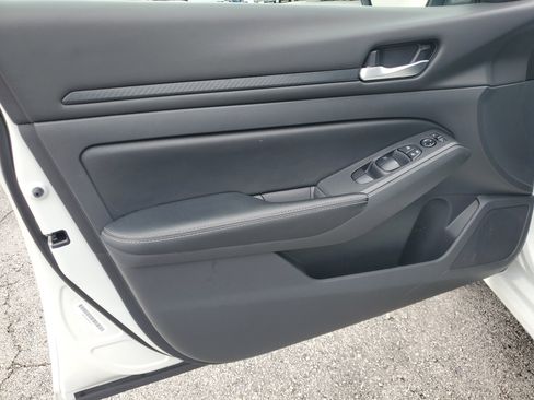 Used 2025 Nissan Altima 2.5 SV image 11